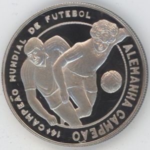 St-Tomé et Principe 1000 Dobras 1990 football Italie 90 Allemagne Championne du Monde (unz) en argent